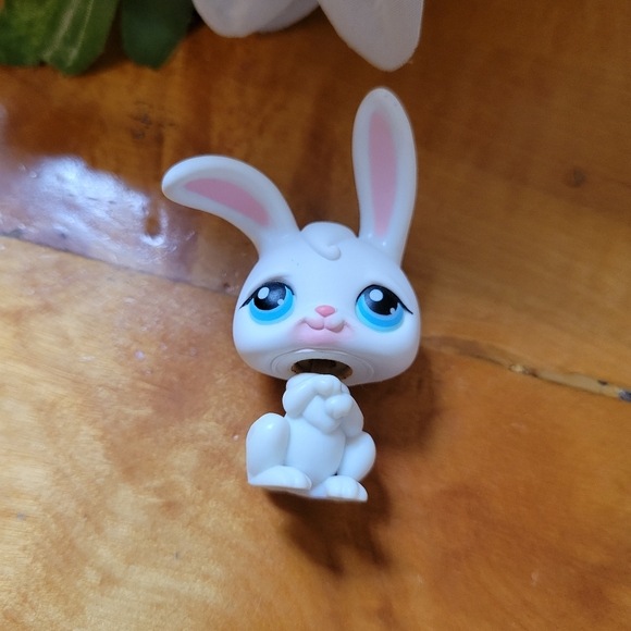 Littlest Pet Shop LPS #49 Bunny Rabbit White Blue Eyes 2004 - Picture 8 of 13